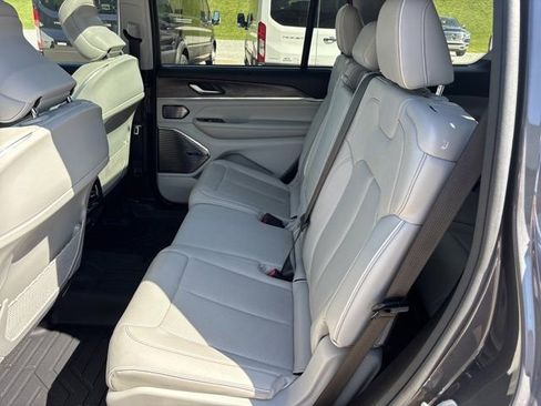 Used 2022 Jeep Grand Cherokee L Overland w/ Advanced Protech Group III AWD/4WD image 16
