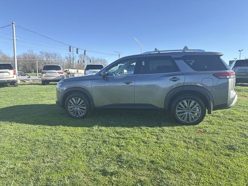 Used 2025 Nissan Pathfinder SL w/ SL Premium Package image 11