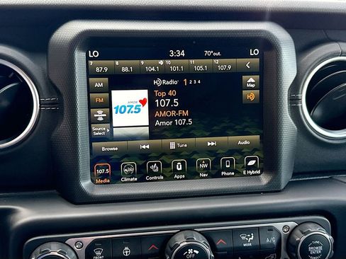 Used 2022 Jeep Wrangler Unlimited Sahara w/ Cold Weather Group image 16