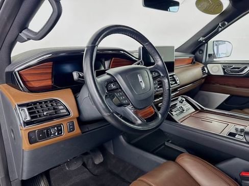 Used 2023 Lincoln Navigator Reserve AWD/4WD image 9