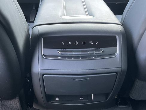 Used 2022 Cadillac Escalade Premium Luxury AWD/4WD image 18