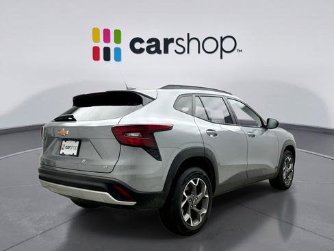 Used 2024 Chevrolet Trax LT w/ Sunroof Package image 4