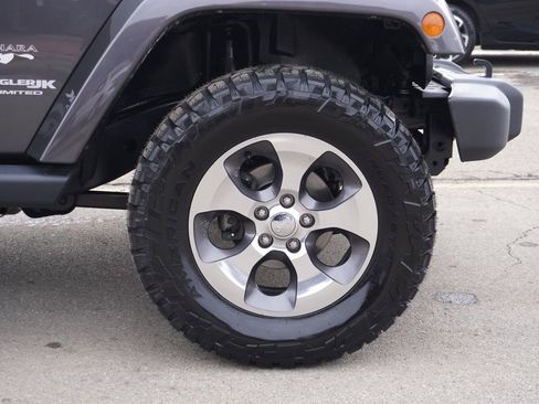 Used 2018 Jeep Wrangler Unlimited Sahara w/ Max Tow Package image 13