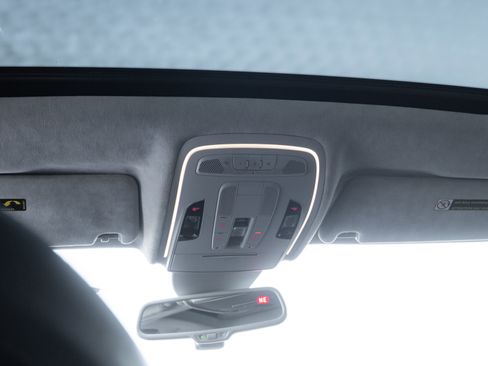 Used 2013 Audi S8 4.0T image 33