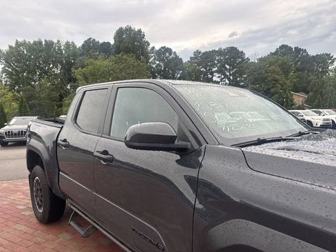 Used 2024 Toyota Tacoma TRD Off-Road AWD/4WD image 18