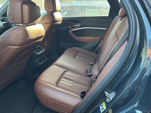 Used 2019 Audi e-tron Prestige w/ Prestige Package image 14