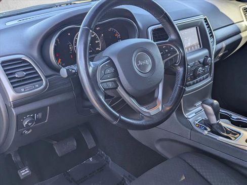 Used 2021 Jeep Grand Cherokee Laredo AWD/4WD image 9