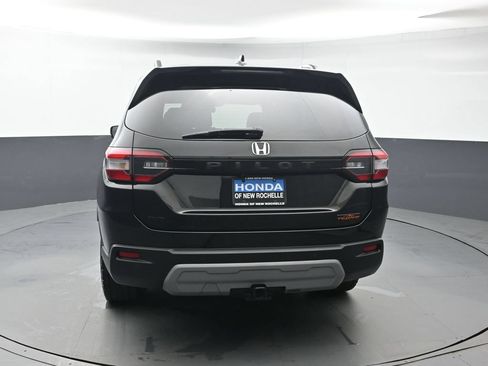 Certified 2023 Honda Pilot TrailSport image 5