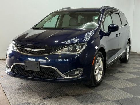Used 2017 Chrysler Pacifica Touring-L w/ Tire & Wheel Group image 5