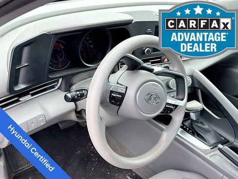 Used 2021 Hyundai Elantra SE FWD image 1