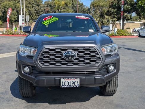 Certified 2022 Toyota Tacoma TRD Off-Road image 3