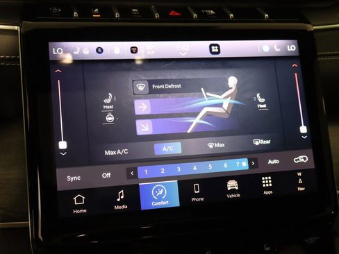 Used 2024 Jeep Grand Cherokee Limited w/ Black Appearance Package image 34