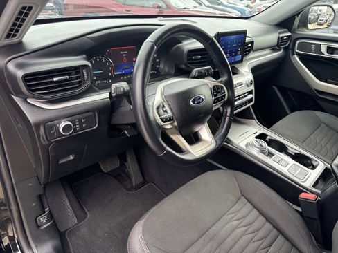Used 2021 Ford Explorer XLT image 17