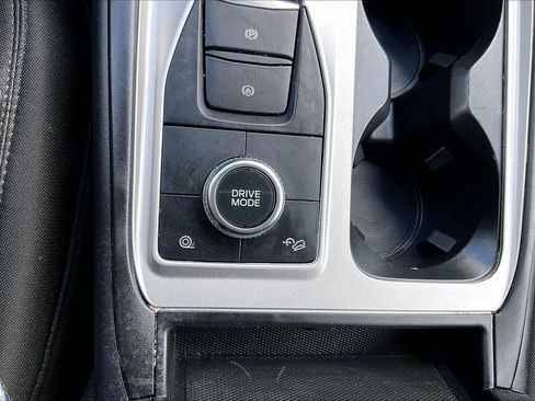 Used 2023 Ford Explorer XLT AWD/4WD image 27