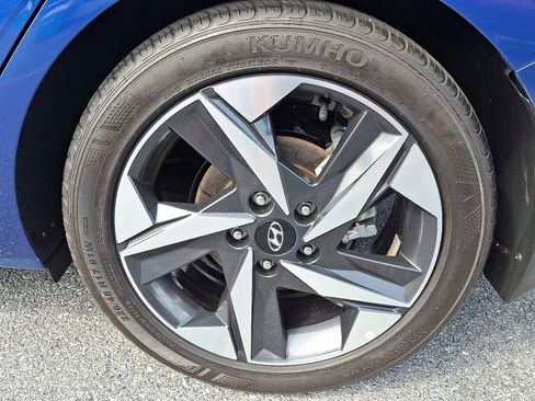 Used 2023 Hyundai Elantra Limited image 8