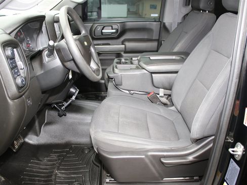 Used 2021 Chevrolet Silverado 2500 Custom w/ Custom Convenience Package image 17