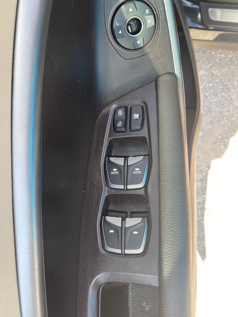 Used 2017 Hyundai Santa Fe Sport w/ 2.4L Tech Package 04 FWD image 39