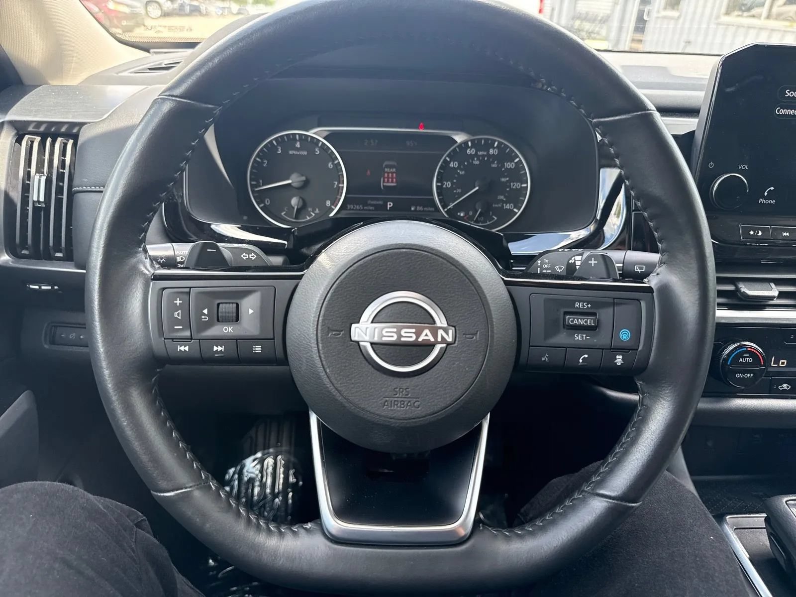 Used 2023 Nissan Pathfinder SL FWD image 17