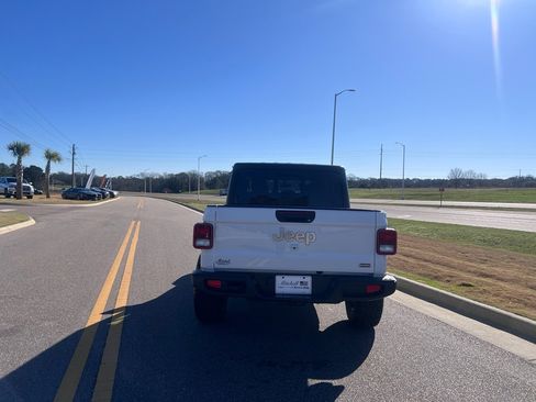 Certified 2023 Jeep Gladiator Overland image 7