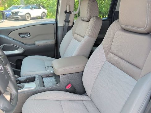 Used 2022 Nissan Frontier SV AWD/4WD image 11