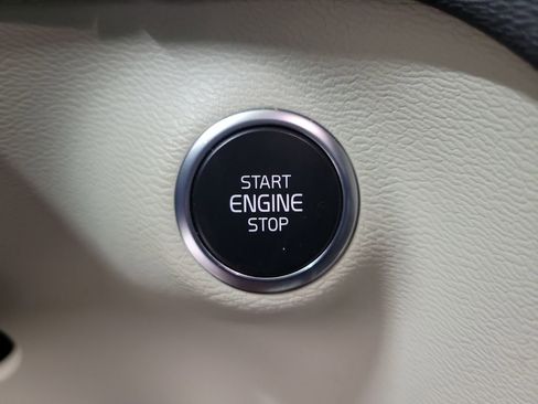 Certified 2023 Volvo XC40 B4 Plus w/ Driver Assist Package image 31