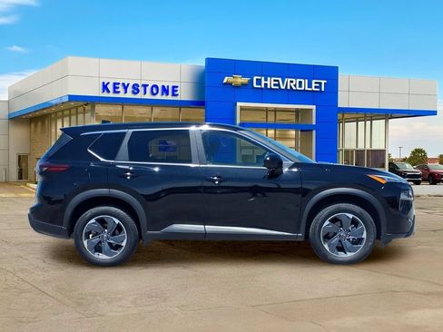 Used 2025 Nissan Rogue SV FWD image 8