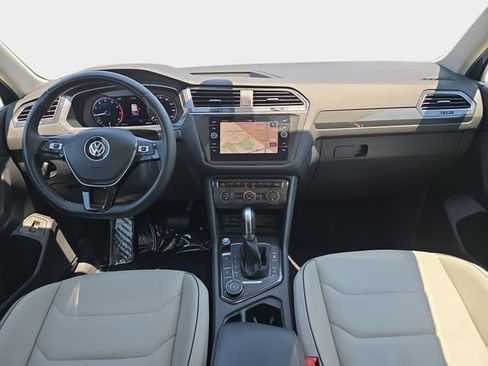 Used 2018 Volkswagen Tiguan SEL Premium AWD/4WD image 10