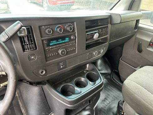 Used 2017 Chevrolet Express 3500 RWD image 12
