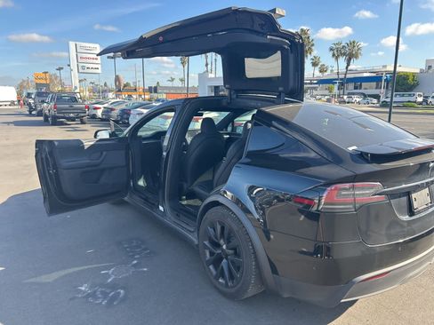Used 2022 Tesla Model X image 19