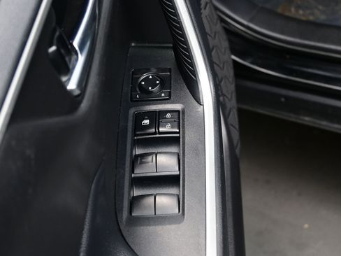 Used 2021 Toyota RAV4 XLE AWD/4WD image 10