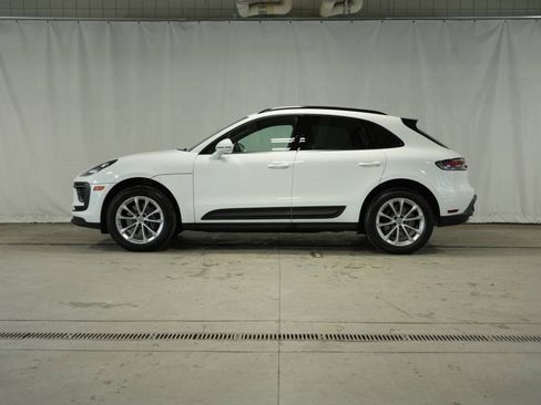 Used 2025 Porsche Macan image 2