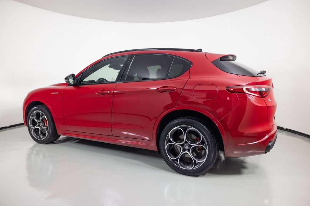 Used 2023 Alfa Romeo Stelvio Veloce AWD/4WD image 11