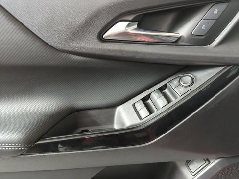 Used 2025 Chevrolet Equinox LT w/ Convenience Package II FWD image 9