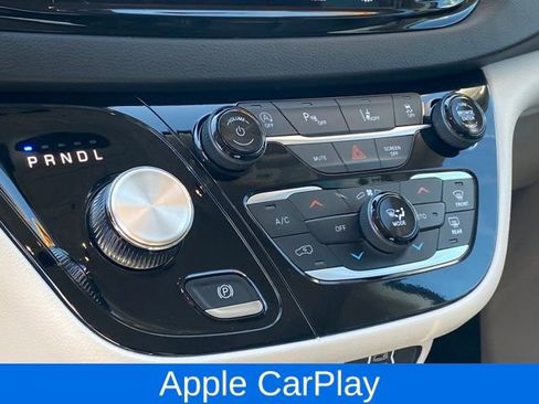 Used 2024 Chrysler Pacifica Touring-L image 13