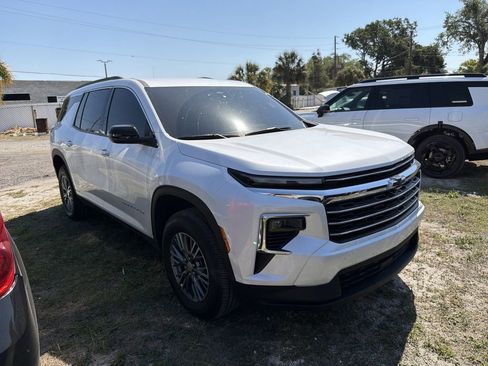 Used 2025 Chevrolet Traverse LT w/ LPO, Floor Liner Package image 8