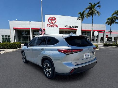 Used 2023 Toyota Highlander XLE FWD image 5