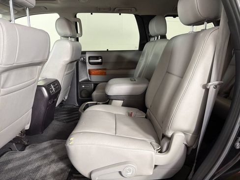 Used 2019 Toyota Sequoia Platinum w/ Carpet Mat Package (TMS) AWD/4WD image 21