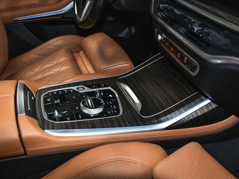 Used 2023 BMW X7 xDrive40i w/ Executive Package image 92