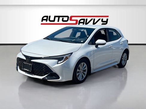 Used 2025 Toyota Corolla SE FWD image 3