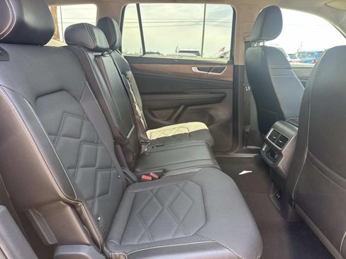 Used 2024 Volkswagen Atlas SE AWD/4WD image 10