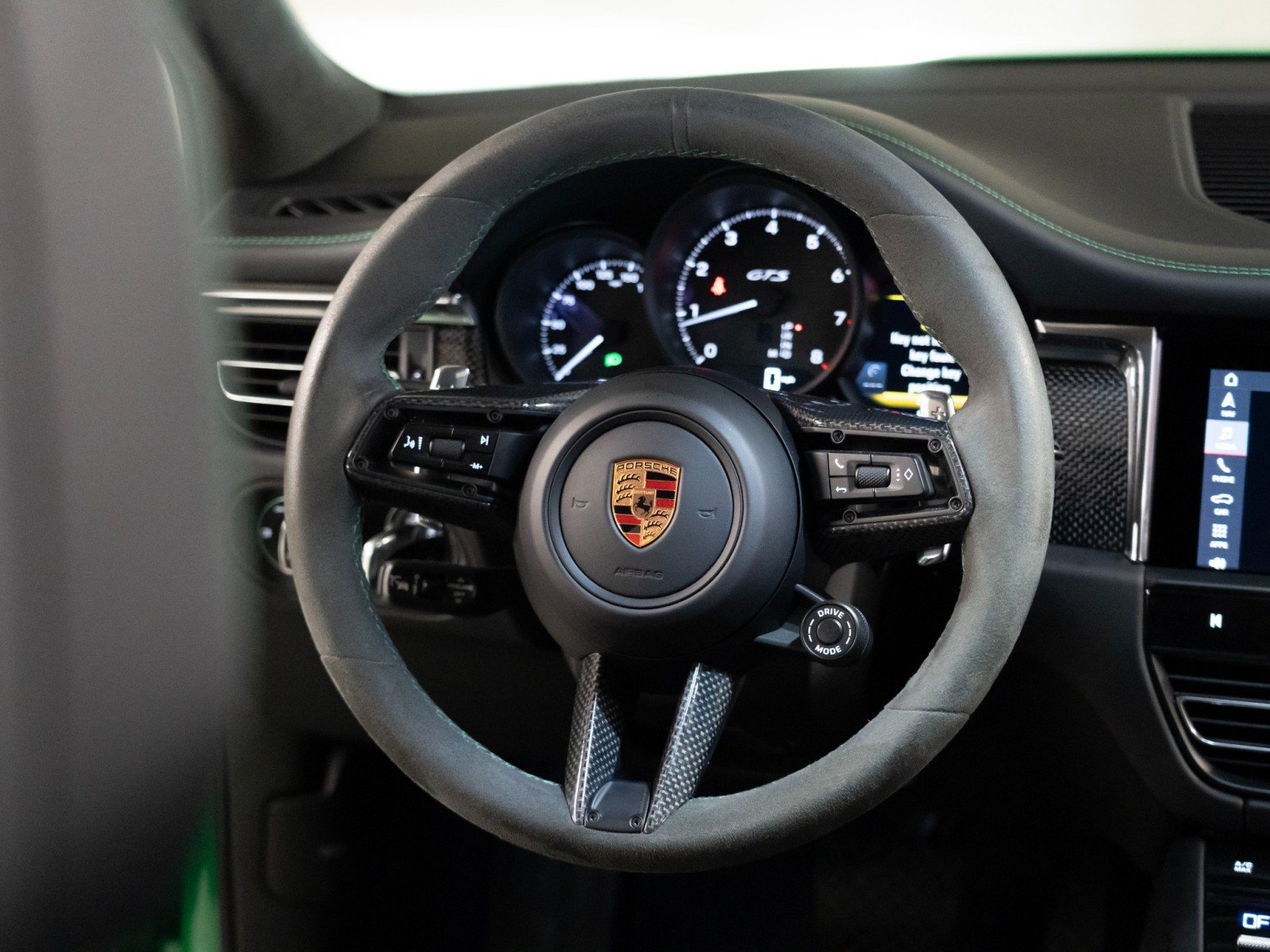 Certified 2026 Porsche Macan GTS AWD/4WD image 27