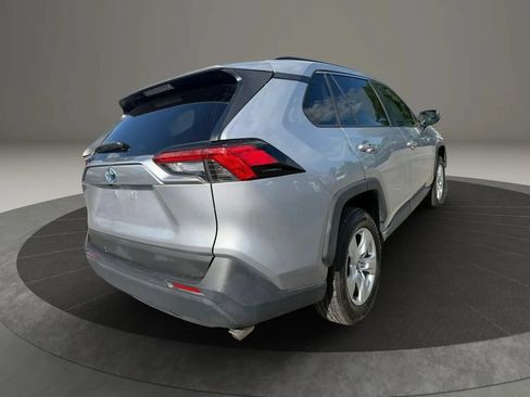 Used 2021 Toyota RAV4 LE AWD/4WD image 5