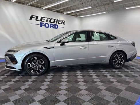 Used 2025 Hyundai Sonata SEL FWD image 3