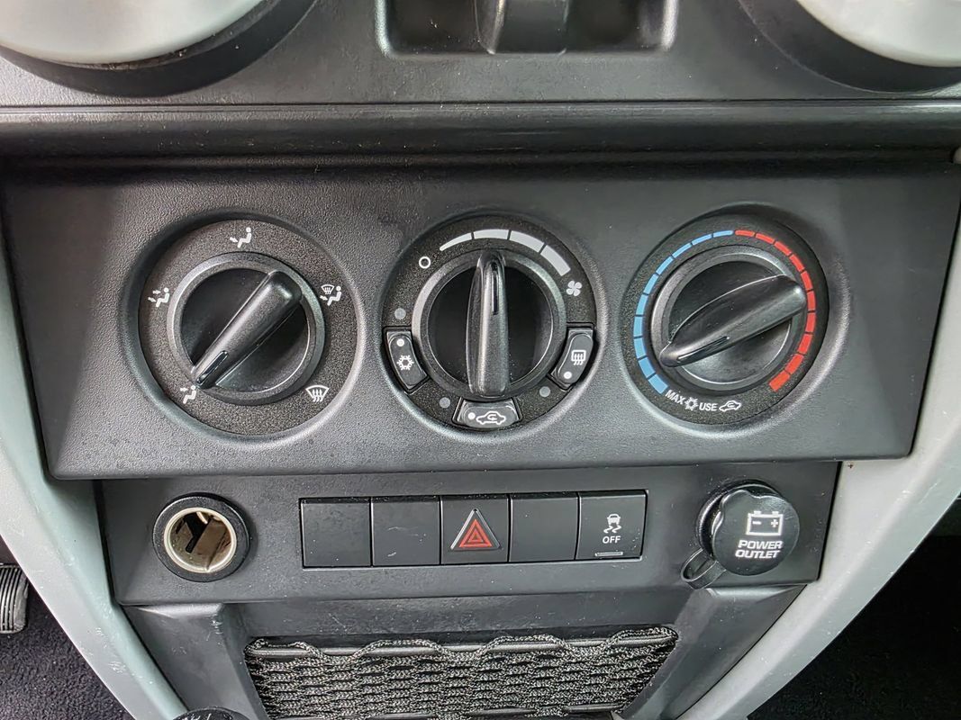 Used 2010 Jeep Wrangler Unlimited Sahara w/ Dual Top Group AWD/4WD image 26