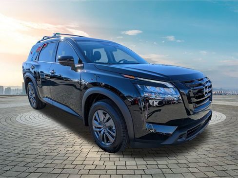 New 2025 Nissan Pathfinder SV w/ Black Appearance Package image 2