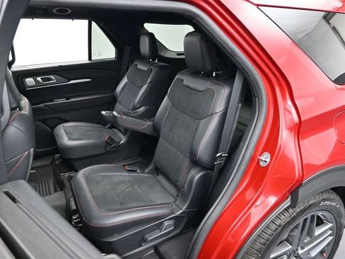 Used 2025 Ford Explorer ST image 26