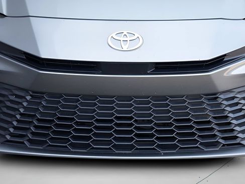 Used 2025 Toyota Camry SE FWD image 8