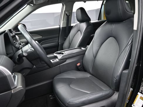 Used 2024 Toyota Grand Highlander AWD image 17