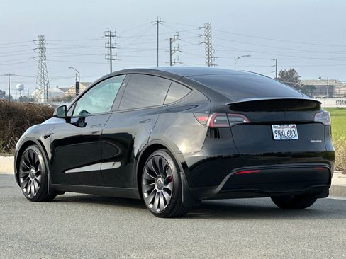 Used 2024 Tesla Model Y Performance image 6