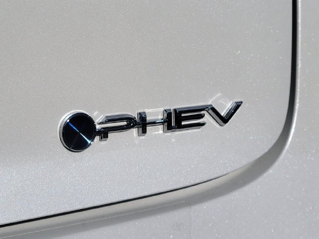 Used 2026 Toyota Prius Plug-In Hybrid FWD image 25
